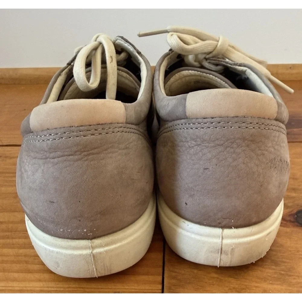 Ecco lace up